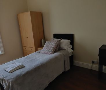 Room in a Shared Flat, North Road, M11 - Photo 6