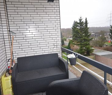 Schöne helle und gut aufgeteilte Wohnung mit Balkon! - Photo 1