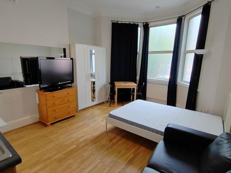 Studio to rent - Photo 3