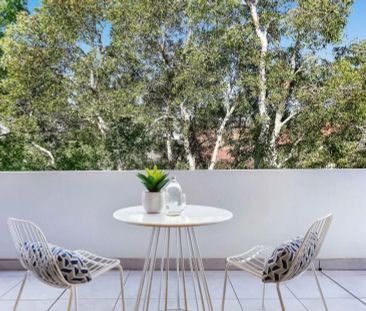 Stylishly Renovated Two Bedroom Coastal Retreat - Photo 2