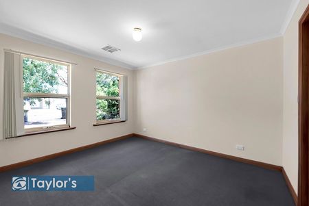 CHARMING BLUESTONE VILLA IN A PRIME NEAR-CITY LOCATION - Photo 5