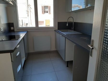 Appartement 3 pièces 53m2 MARSEILLE 12EME 665 euros - Photo 3