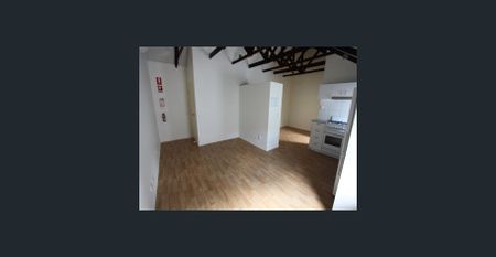 Funky and quite unit studio located on Vulture Street in West End. - Photo 4