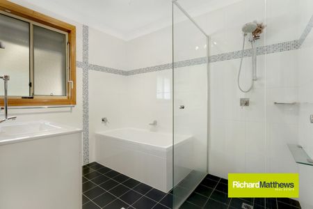 31 Oak Drive, Georges Hall NSW 2198 - House For Rent | Domain - Photo 3