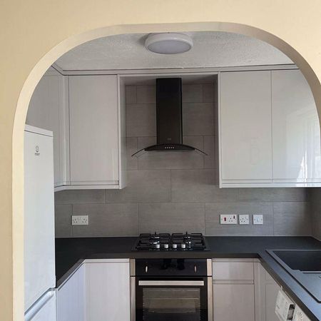 2 bedroom semi-detached house to rent - Photo 5