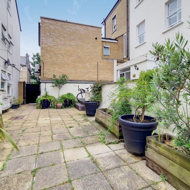 St John's Hill - Photo 1