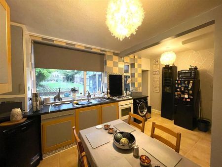 3 bedroom end of terrace house to rent - Photo 3