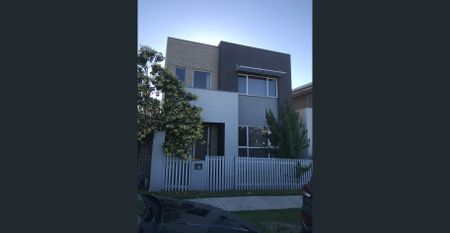 Modern and Spacious Plus Walking distance to Rouse Hill Town Centre !! - Photo 5