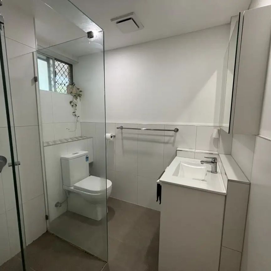 “Spacious Two-Bedroom Unit in Convenient Annerley Location” - Photo 1