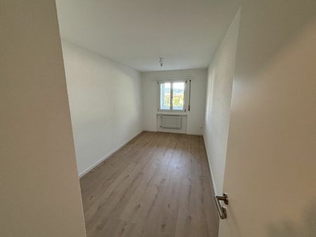 Appartement rénové de 3 pièces avec balcon ! - Photo 2