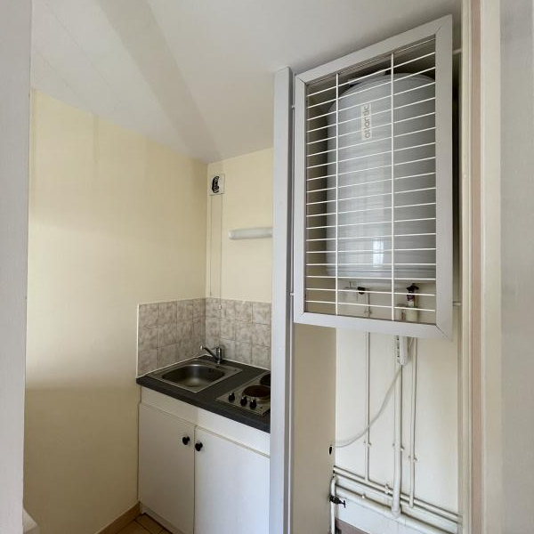 Location Appartement 1 pièce 26m² LA ROCHE SUR YON 85000 - Photo 1