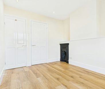 Terraced House to rent on - Photo 2