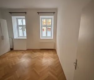 1-Zimmer-Wohnung mit Fischgrätparkett und kleiner privatenTerrasse - Foto 3