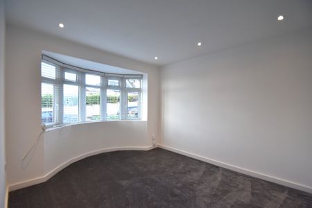 4 bedroom semi-detached bungalow to rent - Photo 2