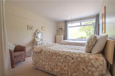 4 bedroom semi-detached house to rent - Photo 4