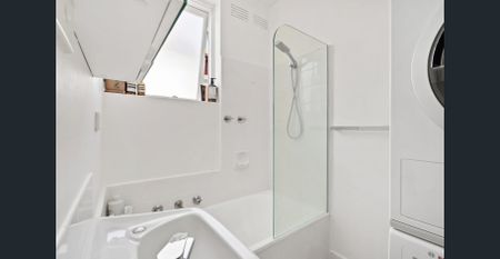 Sunlit Beachside Gem in Prime St Kilda West - Photo 3