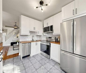 213 Oakcrest Avenue apartment — Toronto, ON (3-Bedroom) - 3 Bedroom - Photo 1