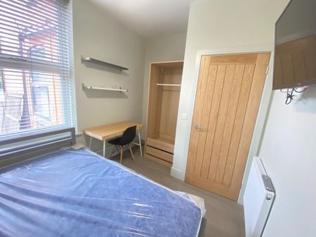 2 bed Apartment for Rent - Photo 2