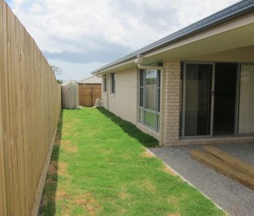 SPACIOUS 4 BEDROOM FAMILY HOME WITH OPEN KITCHEN LIVING DINING WITH... - Photo 6