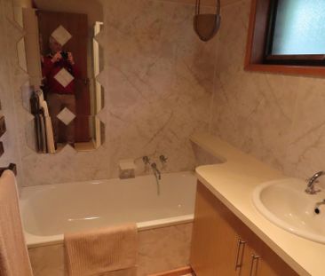 2 Bedroom unit situated in the West End. - Photo 1