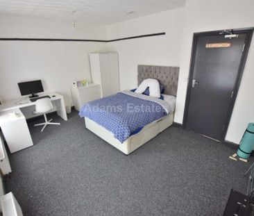 6 bedroom terraced house to rent - Photo 2