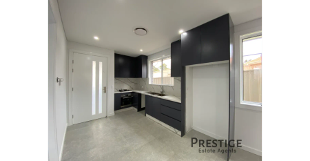 Spacious Family Residence! - Photo 2