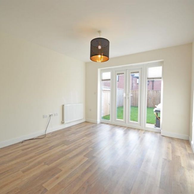 3 Bedroom Semi Detached Available Arranging tenancy - Photo 1