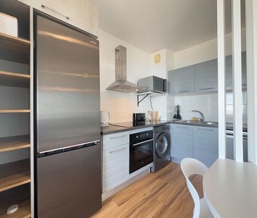 A LOUER - Saint-Denis - Appartement T4 meublé de standing avec vue ... - Photo 2