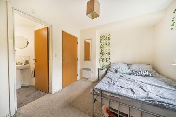 2 Bed Flat, Ladybarn Lane, M14 - Photo 1