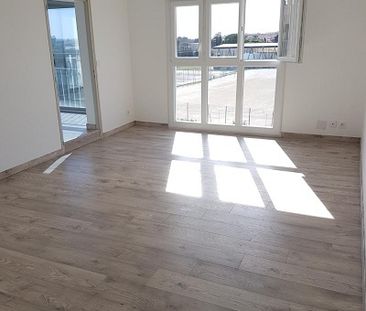 Location - Appartement T2 de 47 m² avec loggias, parking privatif e... - Photo 3