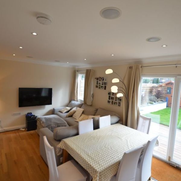 Patten Avenue, Yateley, GU46 - Photo 1