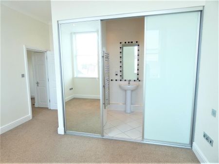 2 bedroom flat to rent - Photo 3