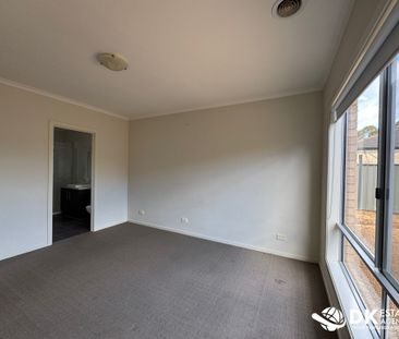 Spacious 4 Bedroom House - Photo 6