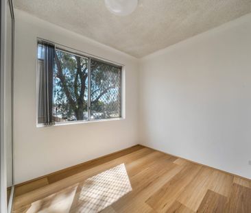 Updated Two Bedroom Unit in a Convenient Liverpool Location - Photo 3