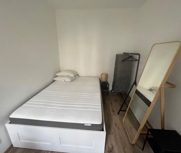 Location Appartement 4 pièces Meublé 68m² LYON 7ème - Photo 4