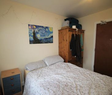 5 bedroom semi-detached house to rent - Photo 3