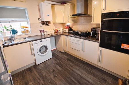 4 bedroom flat to rent - Photo 3