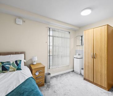 1 bedroom in a house share to rent - Photo 5
