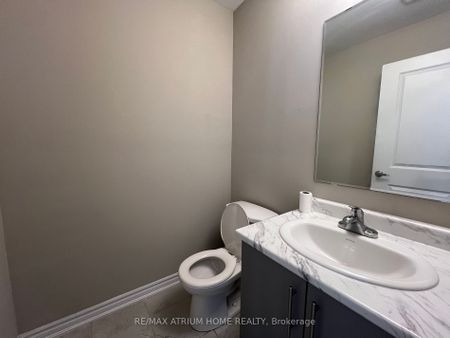 Townhouse For Lease | N8133796 - Photo 5