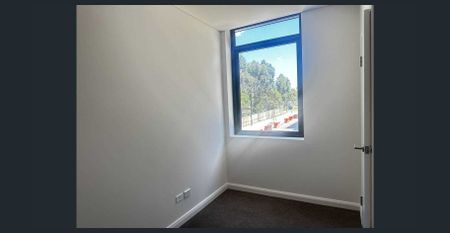 🌟 Dream Location: 1Bed + 1Study/Office - Steps to Metro & Shops! - Photo 5