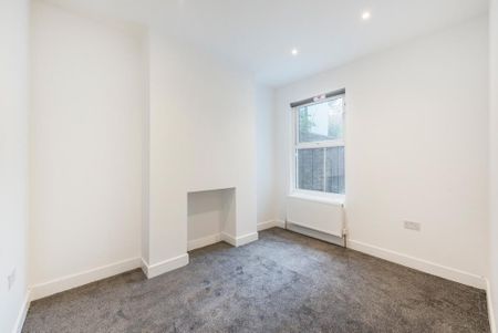 4 bedroom terraced house to rent - Photo 5