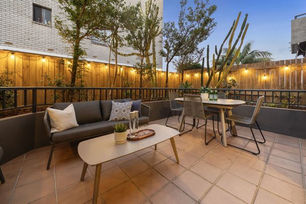 Three Bedroom Townhouse with Parking - Unfurnished - Photo 1