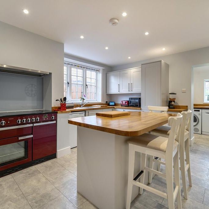 4 bedroom detached house to rent - Photo 1