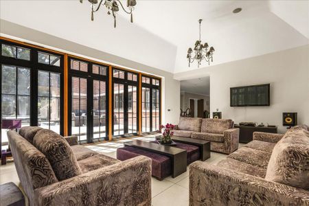 6 bedroom detached house to rent - Photo 3