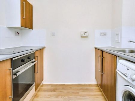 1 bedroom ground floor flat to rent - Photo 2