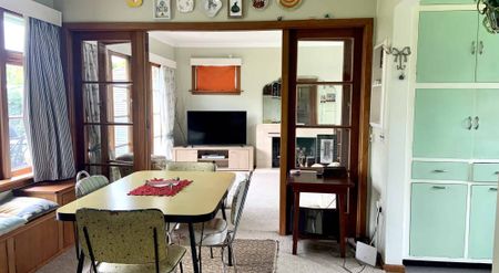 Very Cute Fully Furnished Retro Styled Bungalow Situated On Gorgeous Garden Setting! - Photo 3