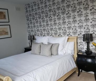 Large king boutique room for 1 person in stunning Georgian terrace ... - Photo 5
