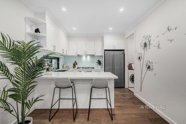 2/14 Stanley Grove, Blackburn - Photo 1