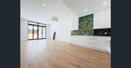 PREMIUM TERRACE BLENDS CLASSIC AND MODERN IN THE HEART OF SYDNEY - Photo 2