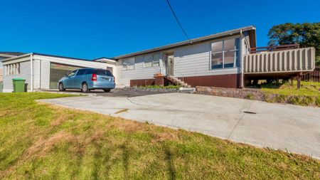 Sun Filled Family Home in Massey - Photo 3
